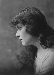Bara, Theda, Miss, portrait photograph, 1916 Nov. 11. Creator: Arnold Genthe