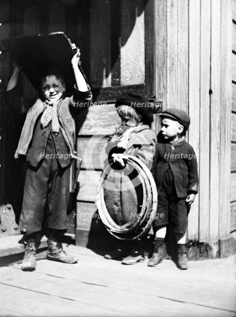 Bargee children, London, c1905. Artist: Unknown