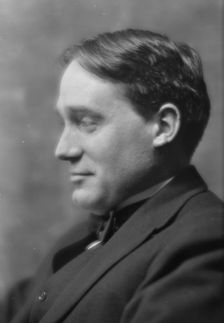 Barker, Granville, Mr., portrait photograph, 1915 Feb. 26. Creator: Arnold Genthe