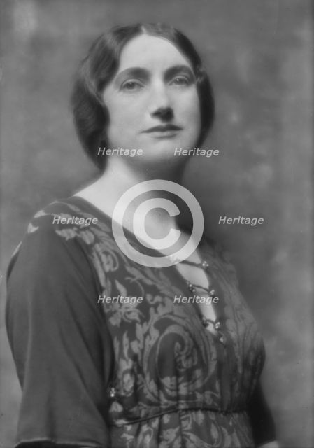 Barker, Granville, Mrs. (Lillah MacCarthy), portrait photograph, 1915 Feb. 26. Creator: Arnold Genthe.