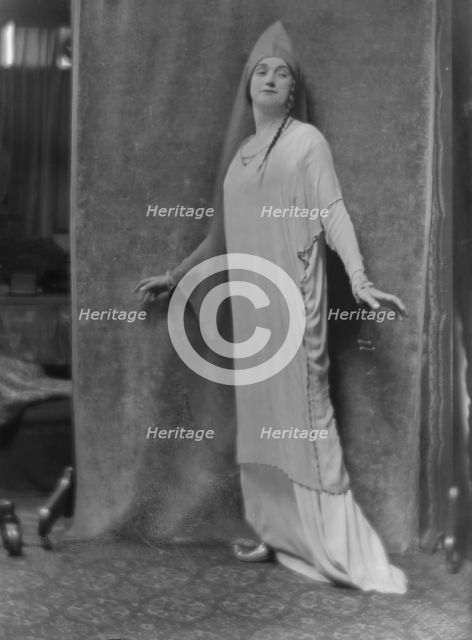 Barker, Granville, Mrs. (Lillah MacCarthy), portrait photograph, 1915 Feb. 26. Creator: Arnold Genthe.