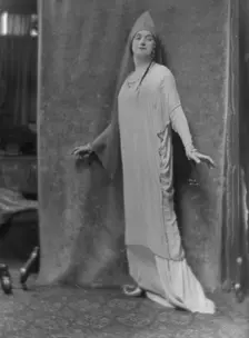 Barker, Granville, Mrs. (Lillah MacCarthy), portrait photograph, 1915 Feb. 26. Creator: Arnold Genthe