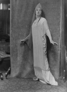 Barker, Granville, Mrs. (Lillah MacCarthy), portrait photograph, 1915 Feb. 26. Creator: Arnold Genthe