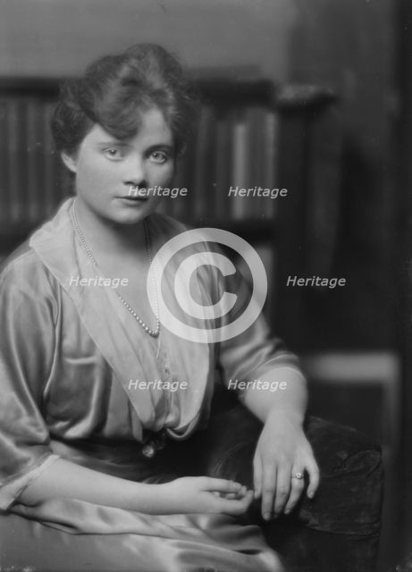 Barker, Kathryn, Miss, portrait photograph, 1914 Dec. 4. Creator: Arnold Genthe.