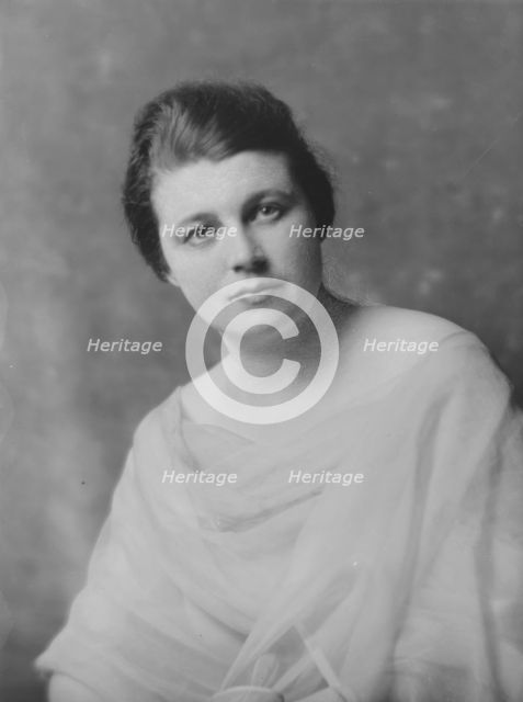 Barkhausen, Mrs., portrait photograph, not before 1916. Creator: Arnold Genthe.