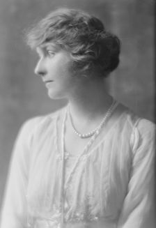 Barklay, D., Mrs., portrait photograph, 1915 July 14. Creator: Arnold Genthe