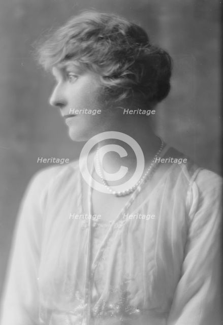 Barklay, D., Mrs., portrait photograph, 1915 July 14. Creator: Arnold Genthe.