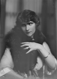Barklay, D., Mrs., portrait photograph, 1915 July 14. Creator: Arnold Genthe