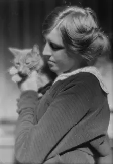 Barhyte, Marion, Miss, with Buzzer the cat, portrait photograph, 1914 Feb. 25. Creator: Arnold Genthe