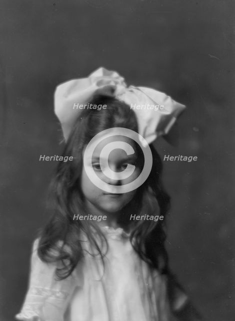 Baronda girl, portrait photograph, 1917 July 5. Creator: Arnold Genthe.