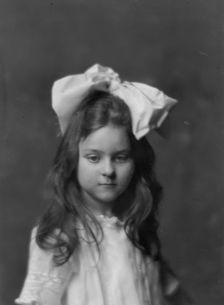 Baronda girl, portrait photograph, 1917 July 5. Creator: Arnold Genthe