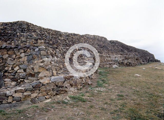 Barnenez Cairn (tumulus of Neolithic stone) were collective burials.