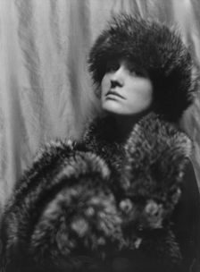 Barnwell, Mrs., portrait photograph, between 1913 and 1942. Creator: Arnold Genthe