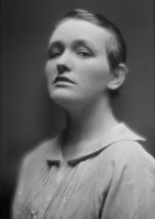 Barnwell, Mrs., portrait photograph, between 1913 and 1942. Creator: Arnold Genthe