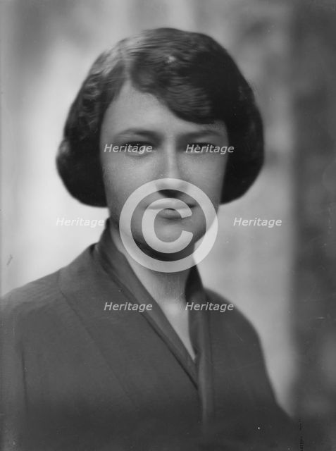 Barrett, Hinman, Mrs., portrait photograph, 1917 June 19. Creator: Arnold Genthe.