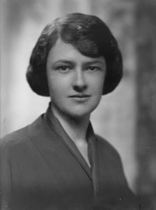 Barrett, Hinman, Mrs., portrait photograph, 1917 June 19. Creator: Arnold Genthe