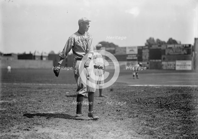 Baseball, Professional - St. Louis Players, 1913. Creator: Harris & Ewing.