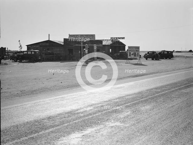 Between Tulare and Fresno, California, 1939. Creator: Dorothea Lange.