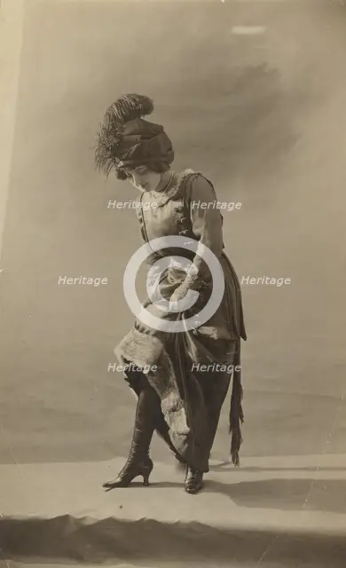 Betty Daussemond, 1890-1910. Creator: Paul Nadar.