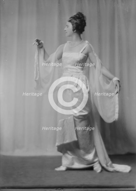 Betty, Miss, portrait photograph, 1917 Sept. 27. Creator: Arnold Genthe.