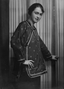 Beyer, Charlotte, Miss, portrait photograph, 1917 Apr. 10. Creator: Arnold Genthe