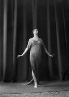 Beyer, Hilda, Miss, 1915 May 16. Creator: Arnold Genthe