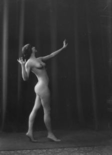 Beyer, Hilda, Miss, 1915 May 16. Creator: Arnold Genthe