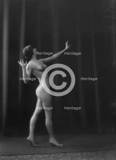 Beyer, Hilda, Miss, 1915 May 16. Creator: Arnold Genthe.