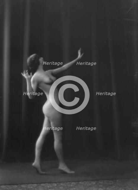 Beyer, Hilda, Miss, 1915 May 16. Creator: Arnold Genthe.