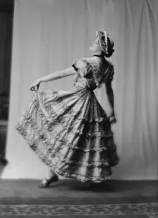 Beyer, Hilda, Miss, 1916 Feb. 1. Creator: Arnold Genthe