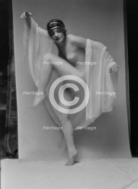 Beyer, Hilda, Miss, 1913 June 27. Creator: Arnold Genthe.