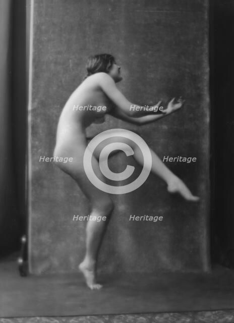 Beyer, Hilda, Miss, 1913 June 27. Creator: Arnold Genthe.