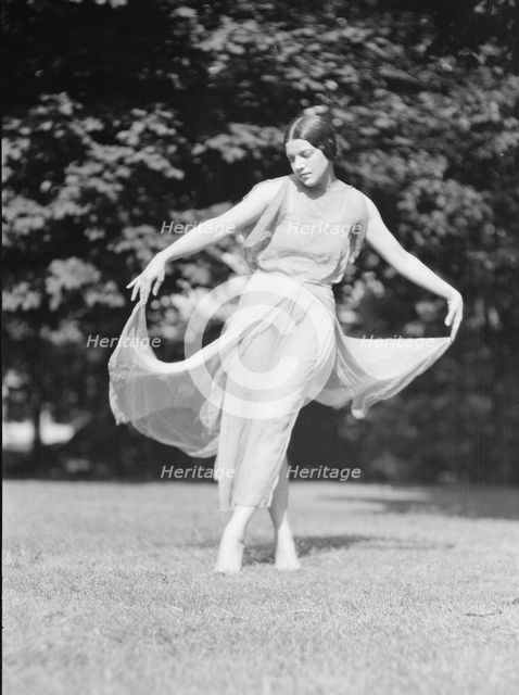 Beyer, Hilda, Miss, not before 1916 Feb. 29. Creator: Arnold Genthe.