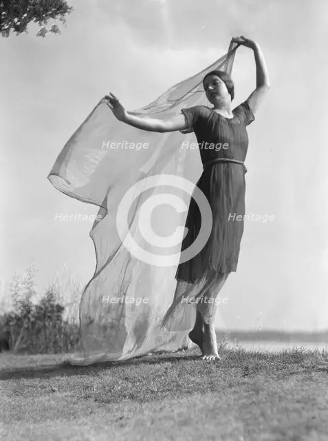 Beyer, Hilda, Miss, not before 1916 Feb. 29. Creator: Arnold Genthe.