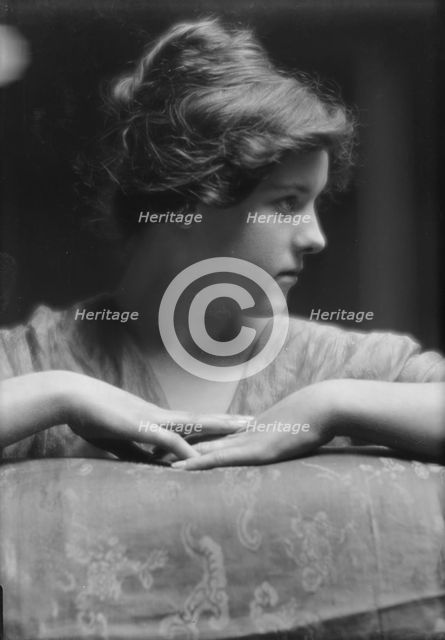 Beyer, Hilda, Miss, portrait photograph, 1913 Nov. 30. Creator: Arnold Genthe.