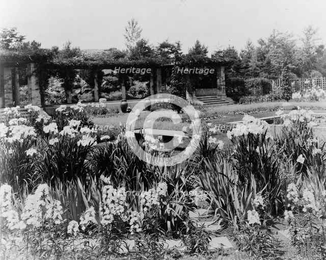 "Beacon Hill House," Arthur Curtiss James house, Beacon Hill Road, Newport, Rhode Island., 1917. Creator: Frances Benjamin Johnston.