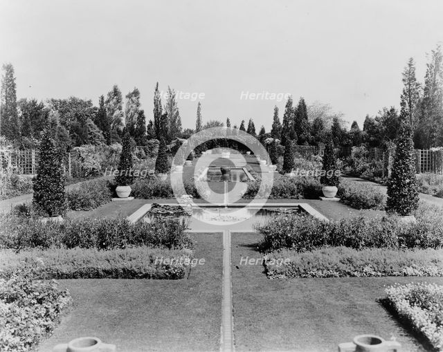 "Beacon Hill House," Arthur Curtiss James house, Beacon Hill Road, Newport, Rhode Island, 1917. Creator: Frances Benjamin Johnston.
