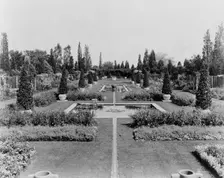 "Beacon Hill House," Arthur Curtiss James house, Beacon Hill Road, Newport, Rhode Island, 1917. Creator: Frances Benjamin Johnston
