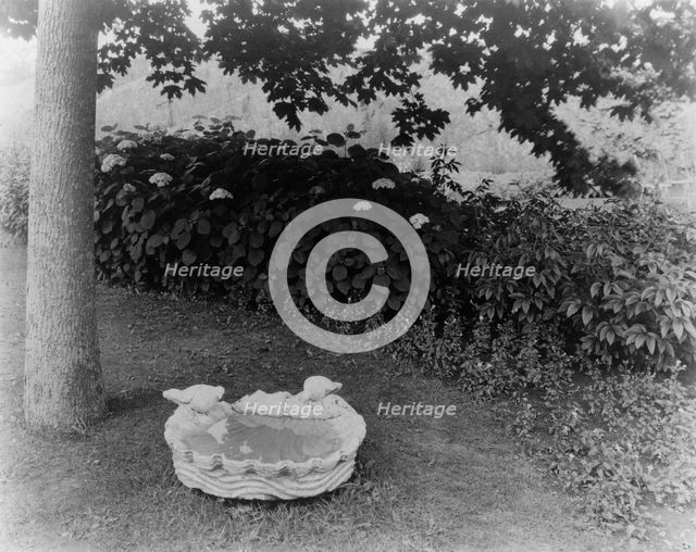 "Beacon Hill House," Arthur Curtiss James house, Beacon Hill Road, Newport, Rhode Island, 1917. Creator: Frances Benjamin Johnston.