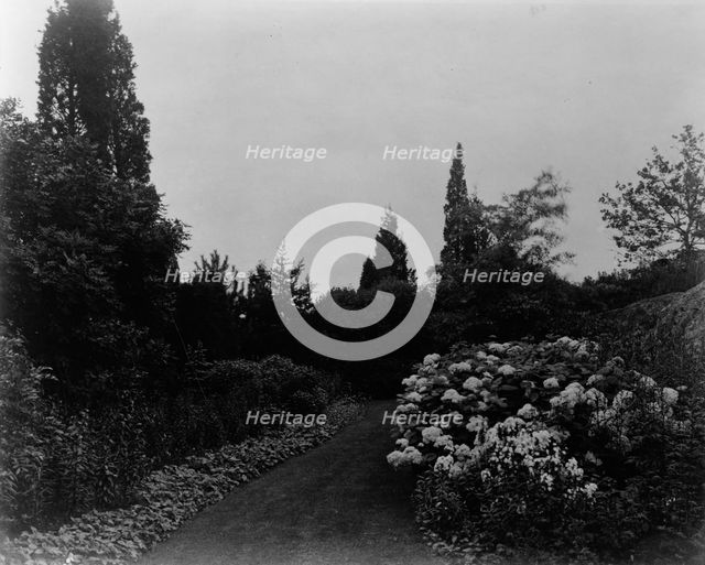 "Beacon Hill House," Arthur Curtiss James house, Beacon Hill Road, Newport, Rhode Island, 1917. Creator: Frances Benjamin Johnston.