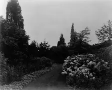 "Beacon Hill House," Arthur Curtiss James house, Beacon Hill Road, Newport, Rhode Island, 1917. Creator: Frances Benjamin Johnston