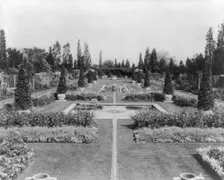 "Beacon Hill House," Arthur Curtiss James house, Beacon Hill Road, Newport, Rhode Island, 1917. Creator: Frances Benjamin Johnston