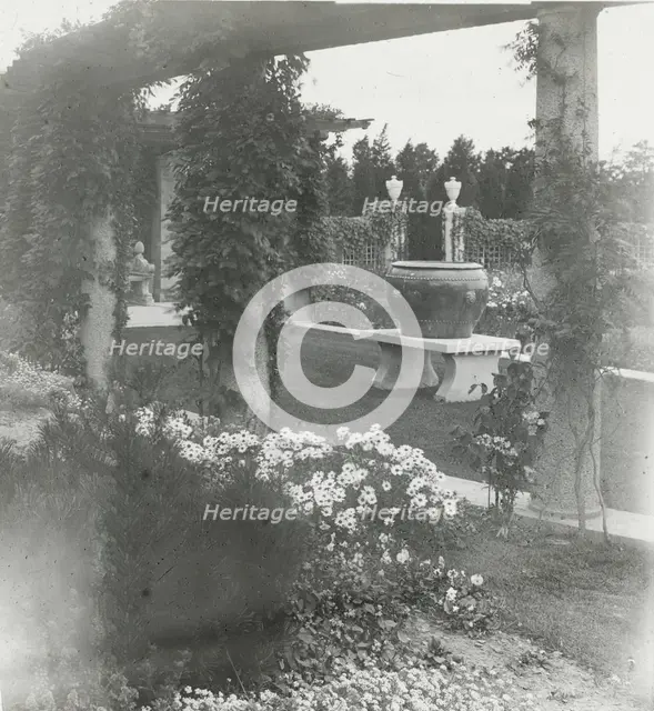 "Beacon Hill House," Arthur Curtiss James house, Beacon Hill Road, Newport, Rhode Island, 1917. Creator: Frances Benjamin Johnston.