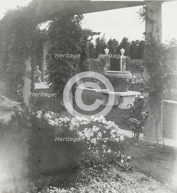 "Beacon Hill House," Arthur Curtiss James house, Beacon Hill Road, Newport, Rhode Island, 1917. Creator: Frances Benjamin Johnston.