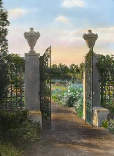 "Beacon Hill House," Arthur Curtiss James house, Beacon Hill Road, Newport, Rhode Island, 1917. Creator: Frances Benjamin Johnston