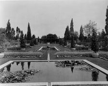 "Beacon Hill House," Arthur Curtiss James house, Beacon Hill Road, Newport, Rhode Island, 1917. Creator: Frances Benjamin Johnston