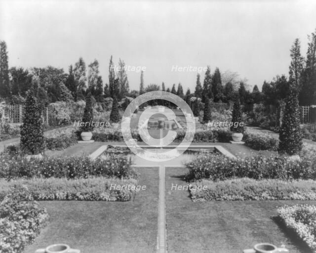 "Beacon Hill House," Arthur Curtiss James house, Beacon Hill Road, Newport, Rhode Island, 1917. Creator: Frances Benjamin Johnston.