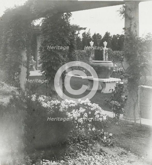 "Beacon Hill House," Arthur Curtiss James house, Beacon Hill Road, Newport, Rhode Island, 1917. Creator: Frances Benjamin Johnston.