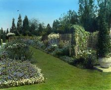 "Beacon Hill House," Arthur Curtiss James house, Beacon Hill Road, Newport, Rhode Island, 1917. Creator: Frances Benjamin Johnston