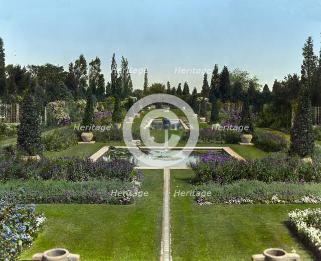 "Beacon Hill House," Arthur Curtiss James house, Beacon Hill Road, Newport, Rhode Island, 1917. Creator: Frances Benjamin Johnston.